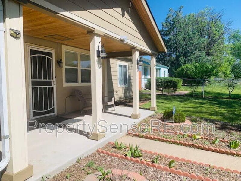 Aurora House: 1121 Alton Street