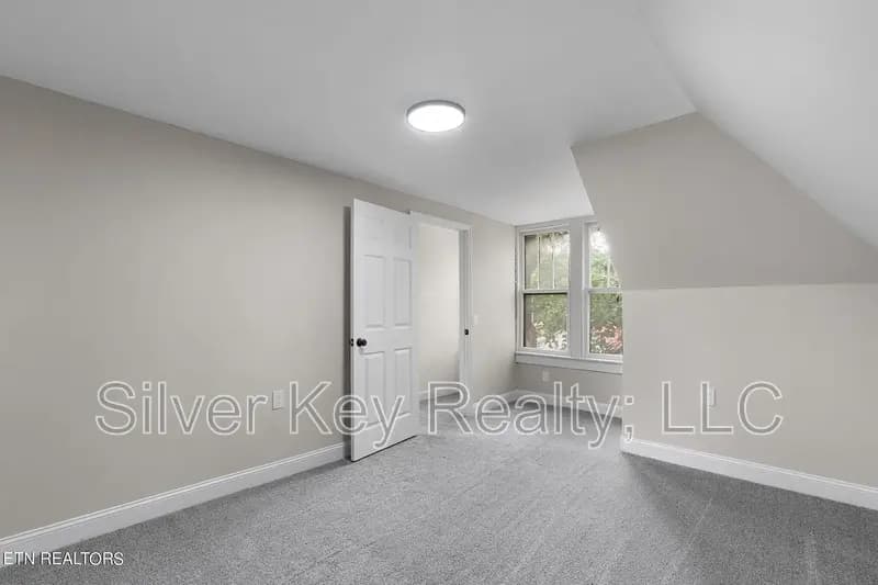 Athens House: 322 Lynn Avenue