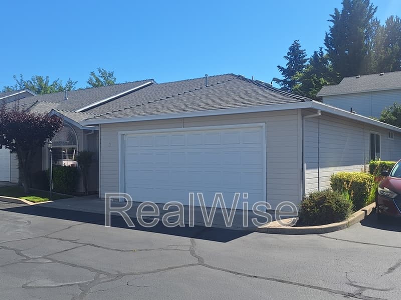 Medford Condo: 1221 Skeeters Ln