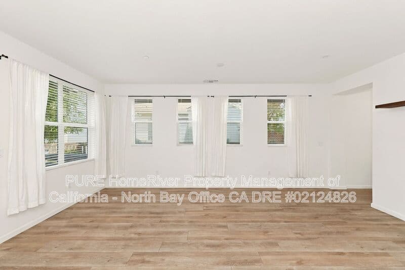 Santa Rosa Townhome: 511 Boyd St