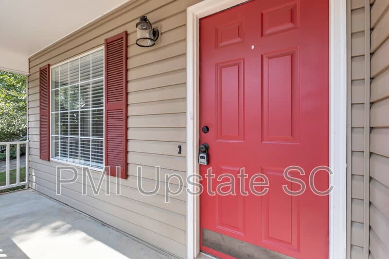 Simpsonville House: 244 Oak Valley Drive