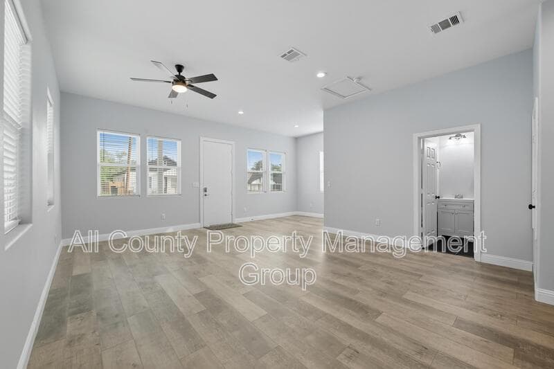 Fort Worth House: 914 East Tucker