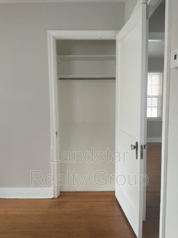 Louisville House: 1105 Berry Blvd