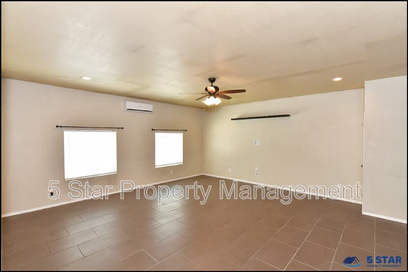 El Paso House: 4913 Adrian Campos St !!