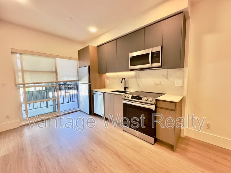 Kelowna Condo: 209-720 KLO Rd