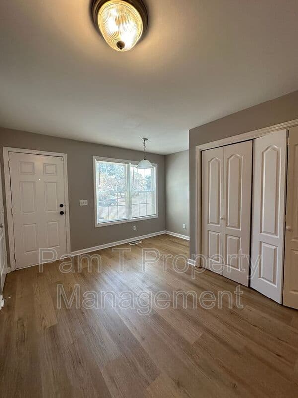 Savannah House: 1308 Dieter St