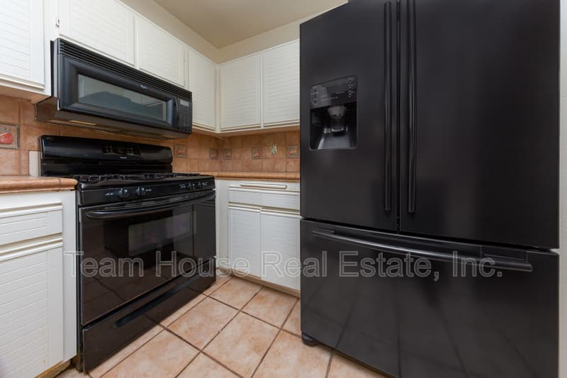 Valencia Condo: 24157 Del Monte Drive