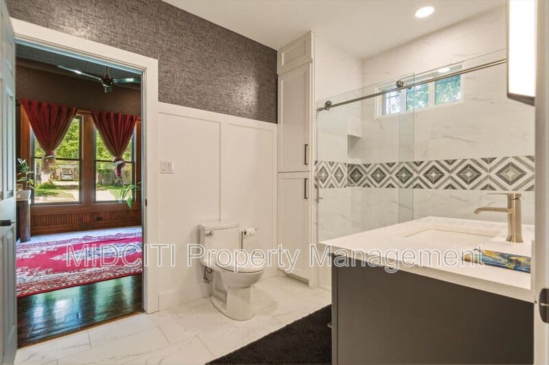 San Marcos House: 1017 W Hopkins St