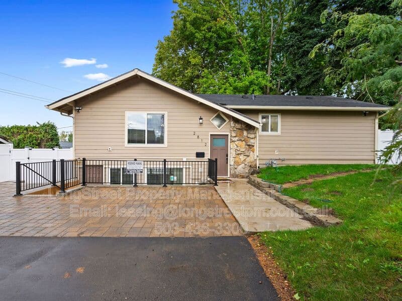 Portland House: 2812 NE Bryant St