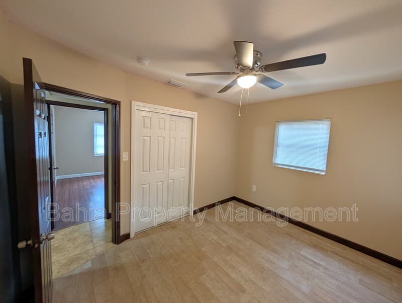 Tampa House: 2001 E Robson St