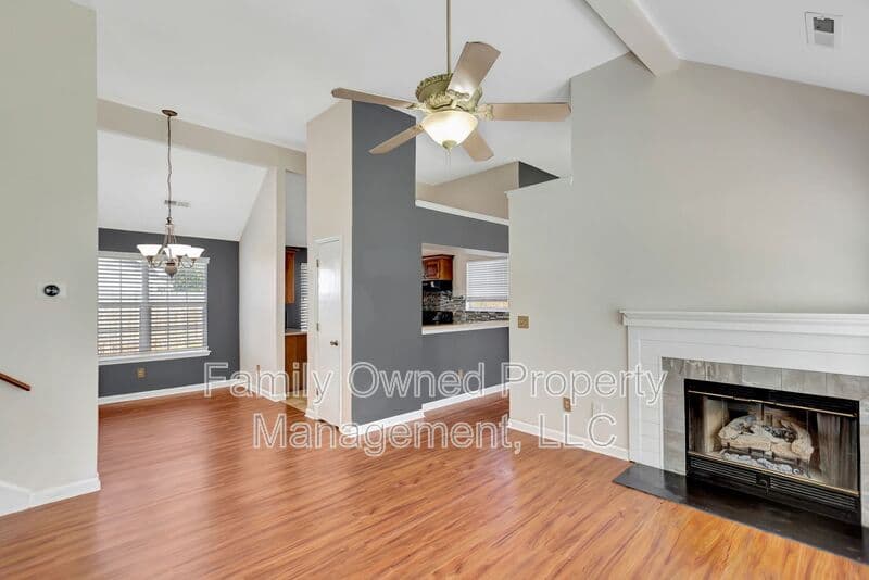 Summerville House: 106 Quest Street