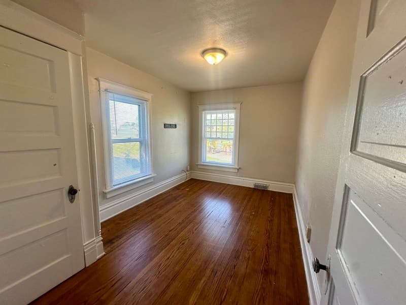 Cedar Rapids House: 1555 Park Ave SE