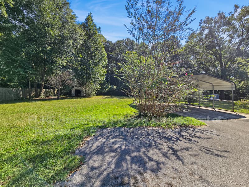 Flintstone House: 953 Chattanooga Valley Rd