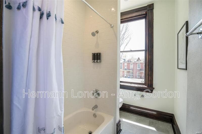 Saint Louis House: 3922 Castleman Avenue,