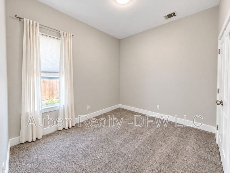 Dallas House: 4520 Garrison Avenue