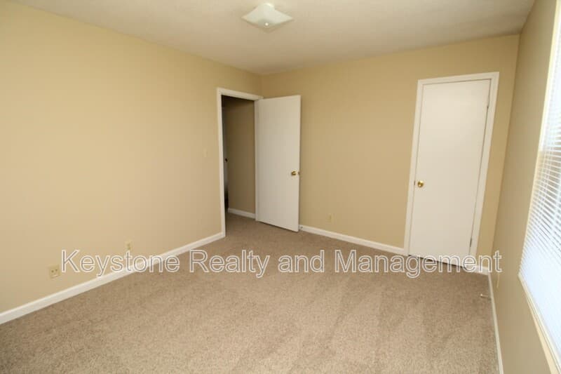 Unit D
Clarksville Townhome: 3272 Tower Drive