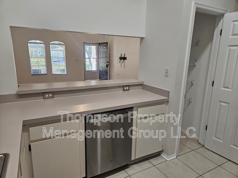 Tampa Townhome: 8512 N Hyaleah Rd