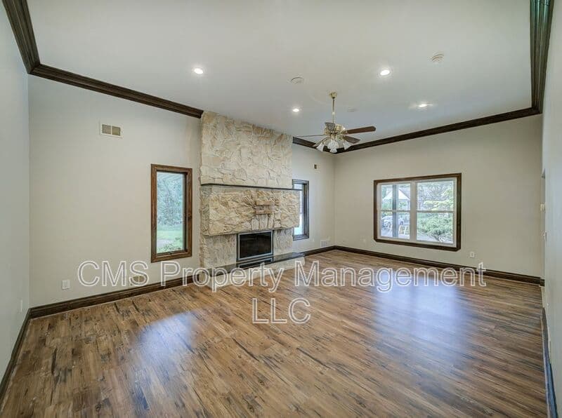 Morganville House: 17 Bauers Ln