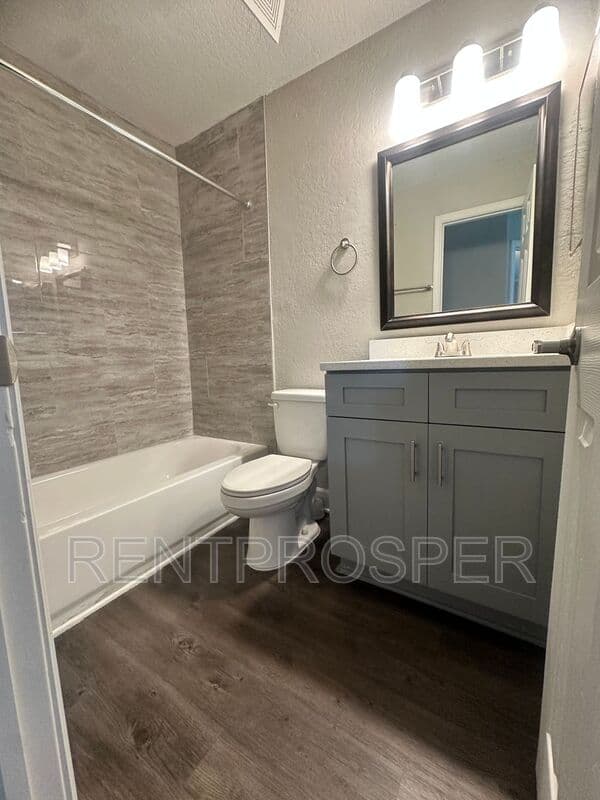 Orlando Condo: 2568 Woodgate Blvd
