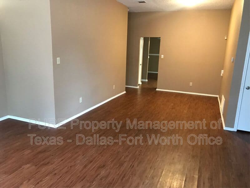 Arlington House: 6004 Meadowside Trail