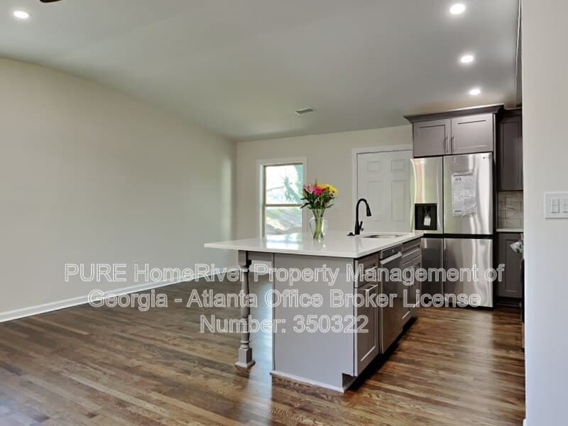 Atlanta House: 1127 Valley View Rd SE