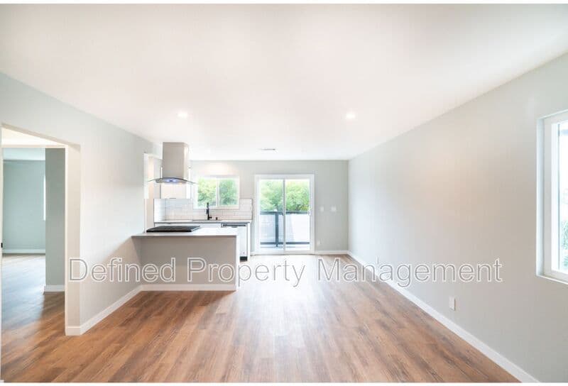Los Angeles Condo: 5847 Willoughby Avenue