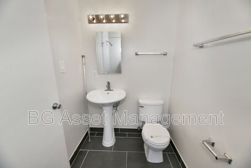 Oakland Condo: 3600 Dimond Avenue