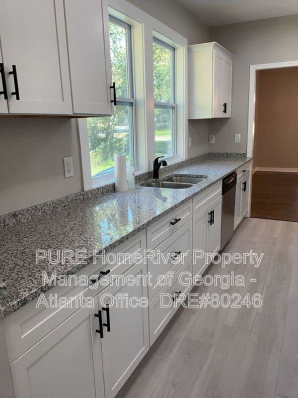 East Pt House: 2172 Ben Hill Rd