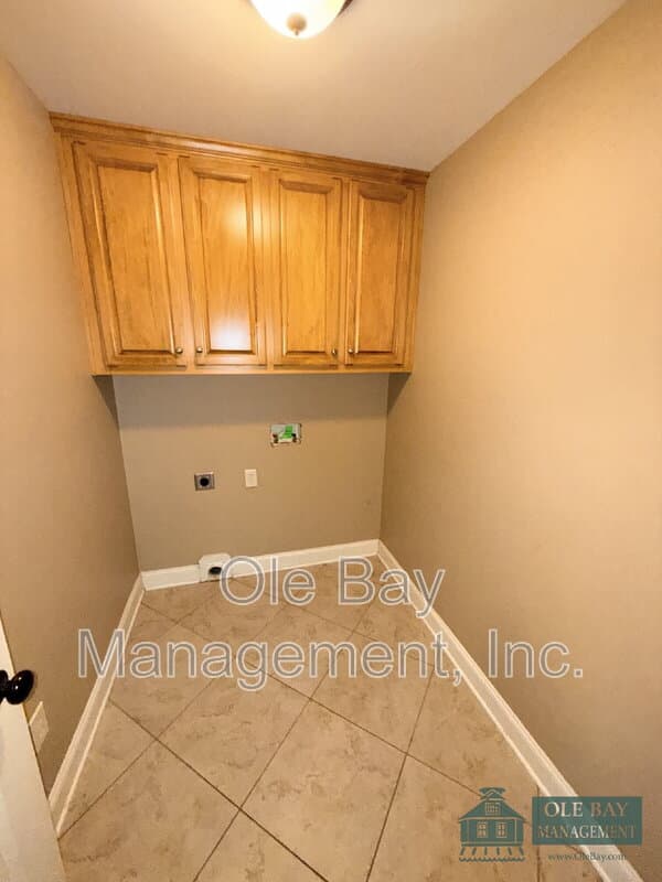 Mobile House: 18 Breydon Ct