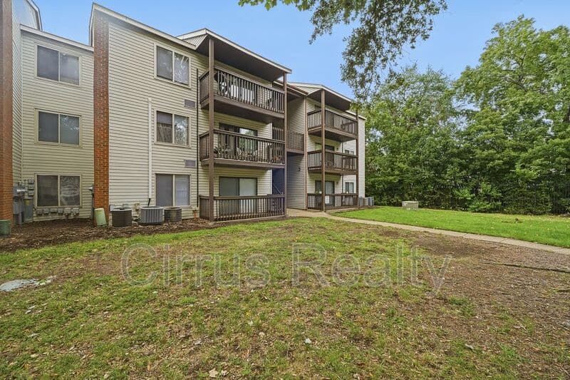 Hampton Condo: 124 Wells Ct