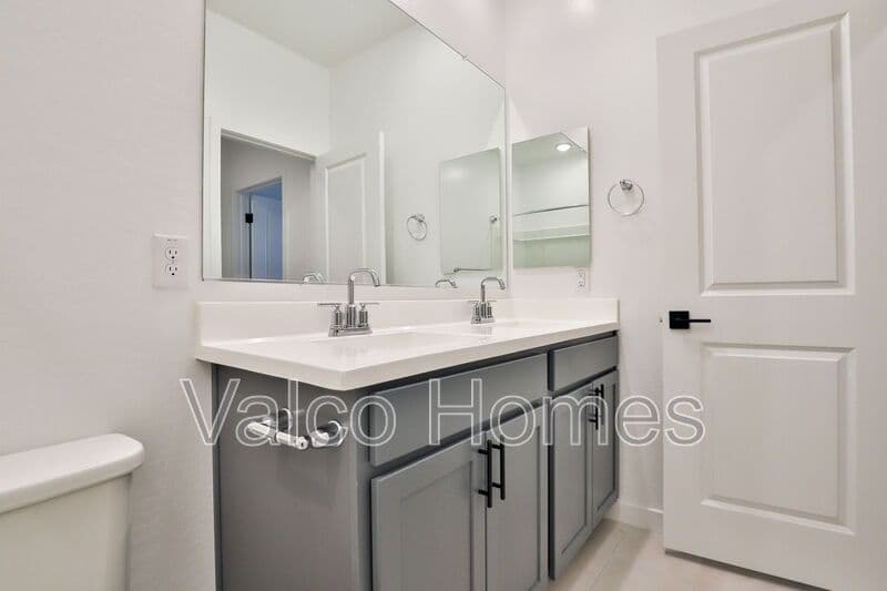 Waddell House: 16886 W Diana Avenue