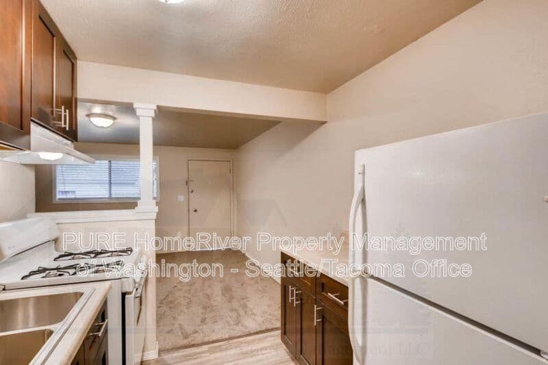 Lakewood House: 14510 Washington Ave SW