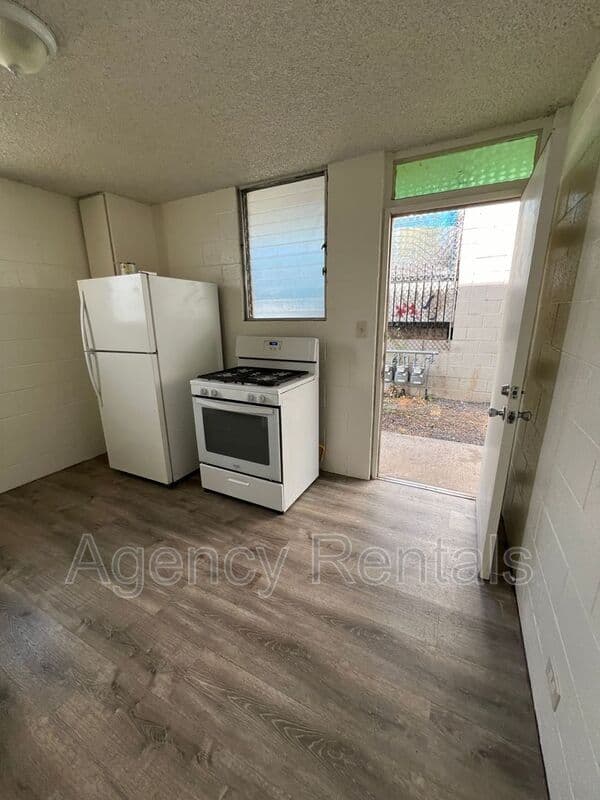 Waipahu Condo: 94-177 Leokane St.