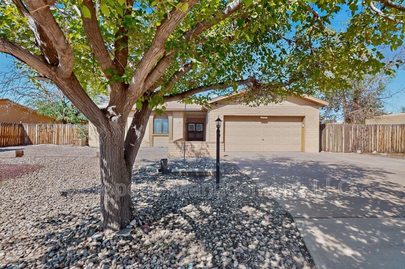 Rio Rancho House: 209 Villa Verde Drive Southeast