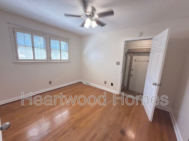 Columbia House: 1213 Deerwood Street