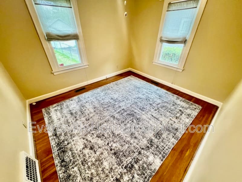 Evansville House: 732 South Englewood Avenue