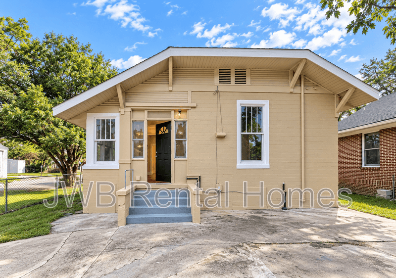 Jacksonville House: 3401 Pearl St N