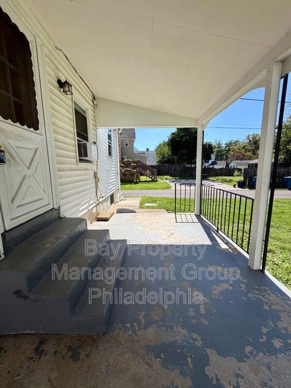 Blue Bell House: 1014 Trewellyn Ave