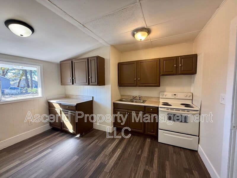 Chattanooga Condo: 2810 E 46th St, Chattanooga, TN 37407 - Unit B