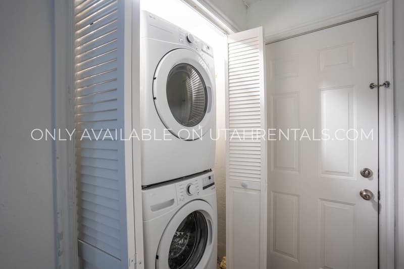 Provo House: 637 N 600 W