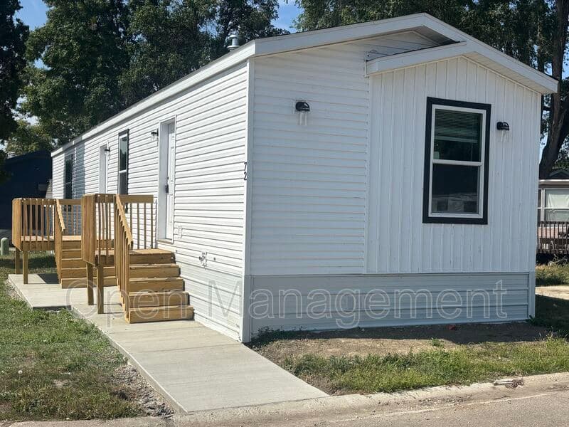 Bismarck House: 725 S 12th St