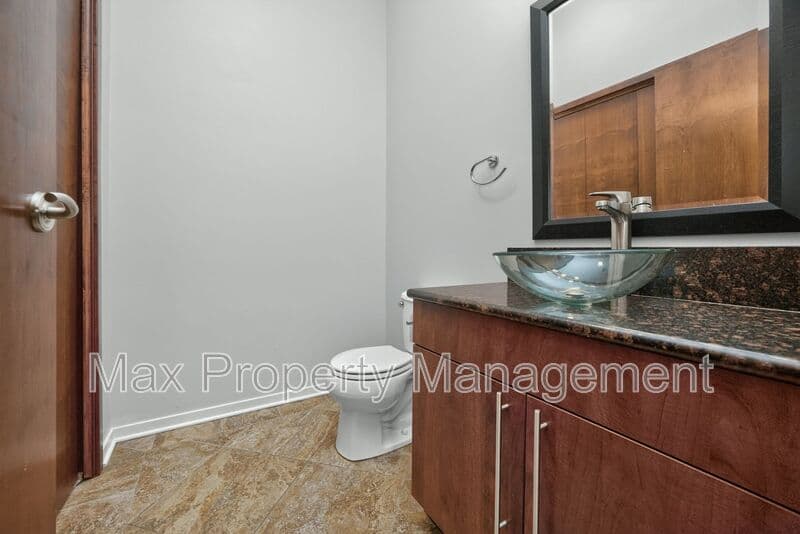 West Des Moines Condo: 640 S 50th St