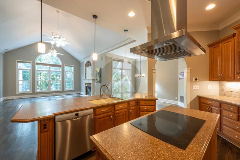 Kennesaw House: 5211 Hadaway Rd NW