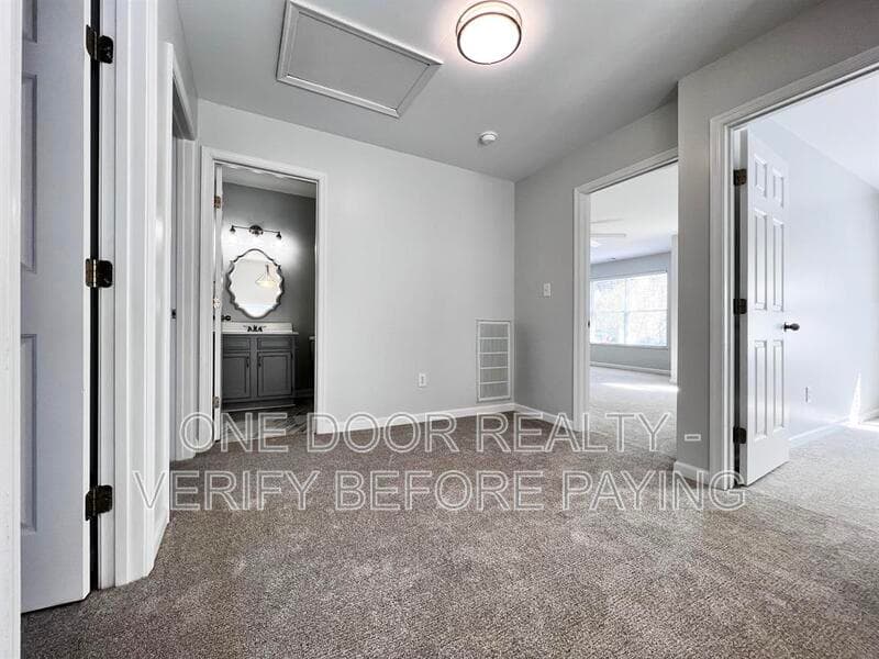 Williamsburg House: 120 Low Ridge Rd