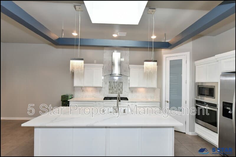 El Paso House: 2412 Tierra Lejana Pl