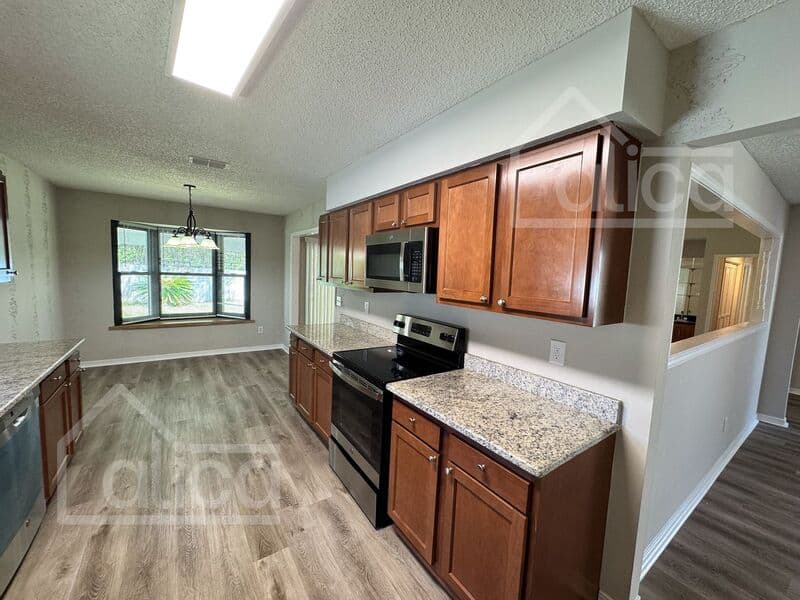 Orange Park House: 1959 Sussex Dr N