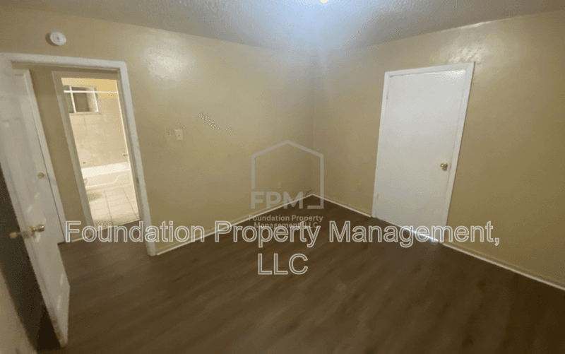 Memphis House: 1137 South Parkway East