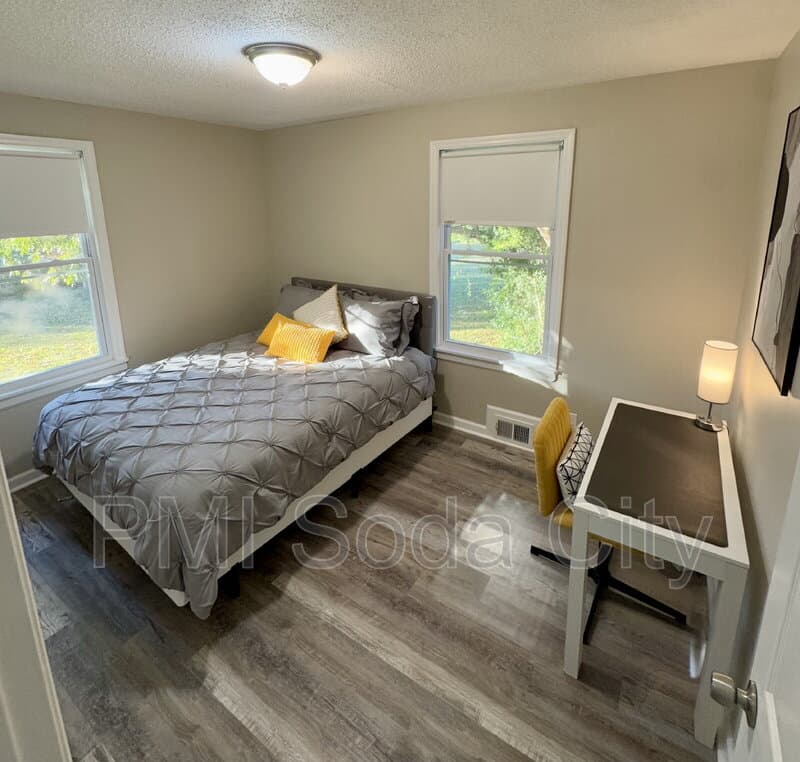 Columbia House: 3615 Truman Street