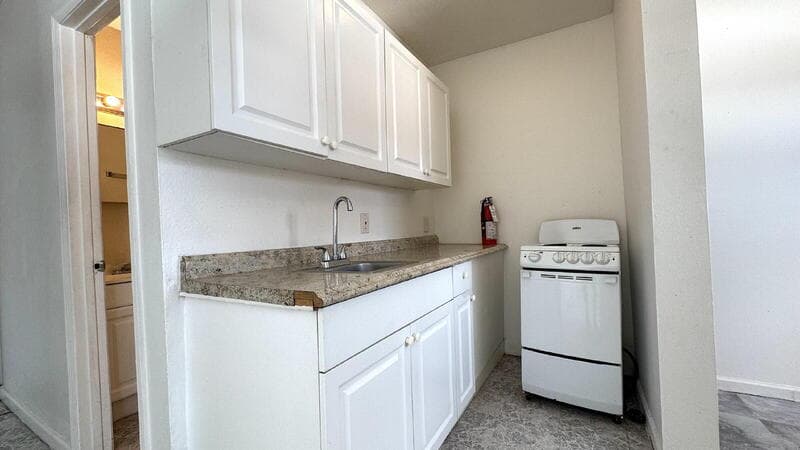 Daytona Beach Condo: 419-421 N Wild Olive Ave