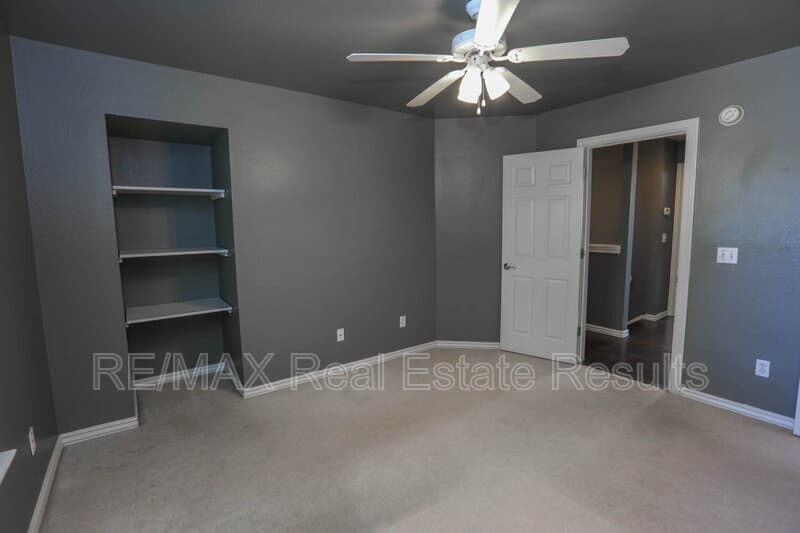 Rogers House: 5300 S 44th Pl